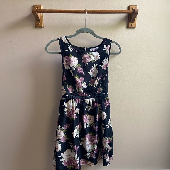 Three Hearts Dresses & Skirts - Floral Dress Size 3